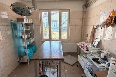 Пошкоджена через російську атаку операційна притулку в Харкові, 5 березня 2026 року