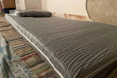 У Миколаєві жителі багатоповерхівок власноруч облаштовують укриття У Миколаєві жителі багатоповерхівок власноруч облаштовують укриття