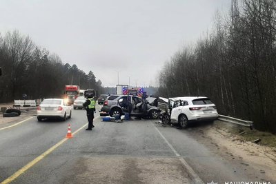 Аварія на трасі поблизу Житомира: тіла загиблих деблокували рятувальники Аварія на трасі поблизу Житомира: тіла загиблих деблокували рятувальники