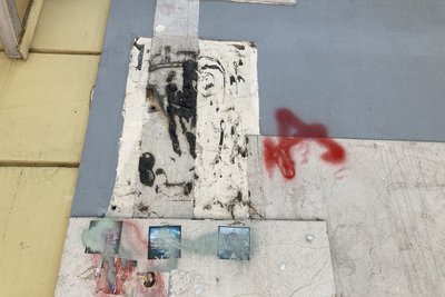В Одесі невідомі розбили пам'ятну дошку активісту Максиму Чайці В Одесі невідомі розбили пам'ятну дошку активісту Максиму Чайці