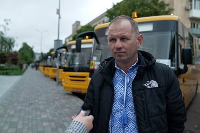 Громадам Житомирщини передали 27 шкільних автобусів Громадам Житомирщини передали 27 шкільних автобусів