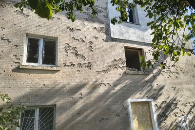 «Скло все летіло, люди кричали — дуже страшно», — місцеві жителі про наслідки нічної атаки в Житомирі «Скло все летіло, люди кричали — дуже страшно», — місцеві жителі про наслідки нічної атаки в Житомирі