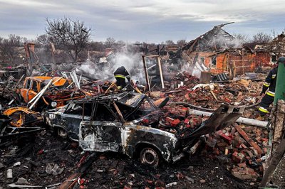 Зруйнований влучанням КАБу будинок у Слатиному, Харківська область Зруйнований влучанням КАБу будинок у Слатиному, Харківська область