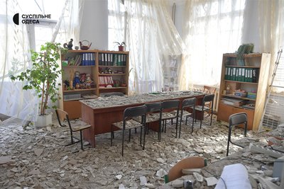 "Увесь дах лежить в групі": який вигляд має дитсадок в Одесі після атаки дронів "Увесь дах лежить в групі": який вигляд має дитсадок в Одесі після атаки дронів