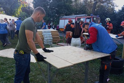 Поранений охоронець, пошкоджені будинки та освітній заклад: наслідки нічної атаки по Сумах Поранений охоронець, пошкоджені будинки та освітній заклад: наслідки нічної атаки по Сумах