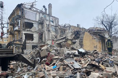 "Як грохнуло, ми телевізор з кішкою дивилися Сонькою". Очевидці розповіли про ракетний удар по будинку у Краматорську "Як грохнуло, ми телевізор з кішкою дивилися Сонькою". Очевидці розповіли про ракетний удар по будинку у Краматорську