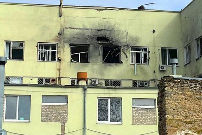 Приміщення ХДУ, Держспоживслужби, будинки та авто. Що розповіли херсонці про ранковий обстріл РФ Приміщення ХДУ, Держспоживслужби, будинки та авто. Що розповіли херсонці про ранковий обстріл РФ