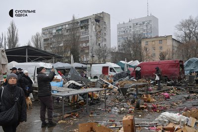 "Наш ринок горить": продавчині розповіли про зруйновані павільйони після атаки на Одесу "Наш ринок горить": продавчині розповіли про зруйновані павільйони після атаки на Одесу