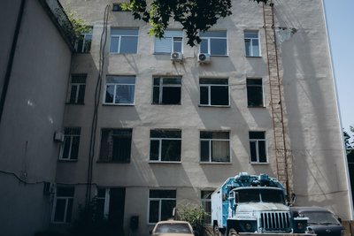 Одеська кіностудія постраждала під час російської атаки: фото пошкоджень Одеська кіностудія постраждала під час російської атаки: фото пошкоджень