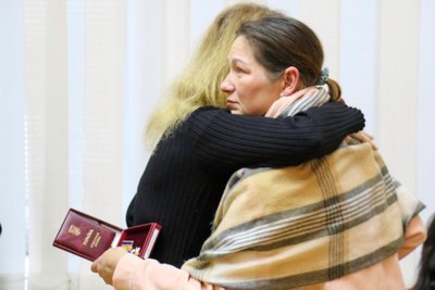 У Житомирі рідним полеглих воїнів передали державні та відомчі нагороди У Житомирі рідним полеглих воїнів передали державні та відомчі нагороди