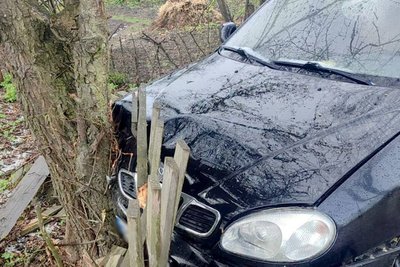 Врізався у дерево та загинув на місці — правоохоронці на Житомирщині встановлюють обставини ДТП Врізався у дерево та загинув на місці — правоохоронці на Житомирщині встановлюють обставини ДТП