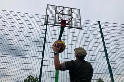 Втратив ногу та повернувся на фронт: як боєць з Ізюма готується до "Ігор нескорених" Втратив ногу та повернувся на фронт: як боєць з Ізюма готується до "Ігор нескорених"