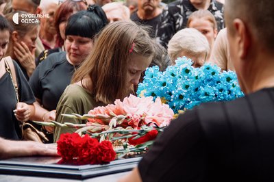 "Кращого командира в житті не бачив": в Одесі попрощалися з військовими, які загинули на Херсонщині "Кращого командира в житті не бачив": в Одесі попрощалися з військовими, які загинули на Херсонщині