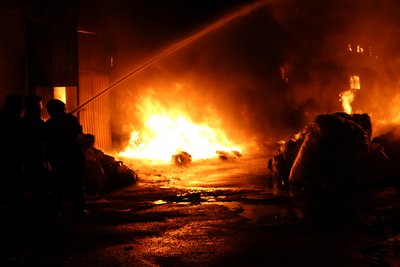 Пожежа на підприємстві у Харкові: загоряння гасили майже сім годин Пожежа на підприємстві у Харкові: загоряння гасили майже сім годин