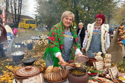 Готували і збирали гроші для воїнів: в громаді на Житомирщині влаштували батл шкільних кухарів Готували і збирали гроші для воїнів: в громаді на Житомирщині влаштували батл шкільних кухарів