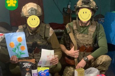 Бучанці передали допомогу та листівки із побажаннями військовим ЗСУ Бучанці передали допомогу та листівки із побажаннями військовим ЗСУ