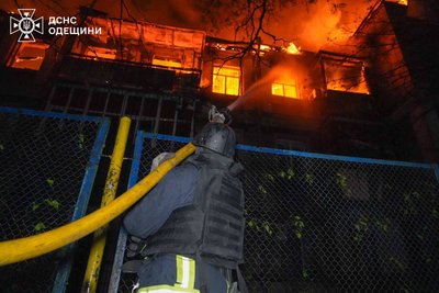 Унаслідок атаки на Одесу є загиблі та понад десяток травмованих: у ДСНС показали наслідки Унаслідок атаки на Одесу є загиблі та понад десяток травмованих: у ДСНС показали наслідки
