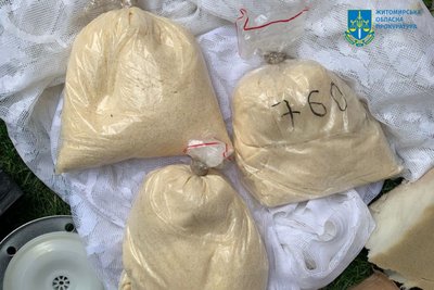 Парамедика з Житомирщини підозрюють в організації роботи нарколабораторії та збуті наркотиків Парамедика з Житомирщини підозрюють в організації роботи нарколабораторії та збуті наркотиків