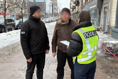 В Житомирі трьох чоловіків підозрюють у незаконному заволодінні складськими приміщеннями на понад 5,6 мільйона гривень В Житомирі трьох чоловіків підозрюють у незаконному заволодінні складськими приміщеннями на понад 5,6 мільйона гривень