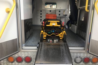 Сумському міському пологовому будинку передали автомобіль для екстреної допомоги Сумському міському пологовому будинку передали автомобіль для екстреної допомоги