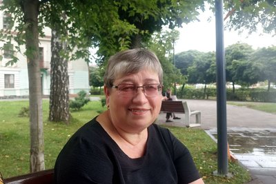 В Житомирі в одному зі скверів встановили туманоутворювач — враження містян В Житомирі в одному зі скверів встановили туманоутворювач — враження містян
