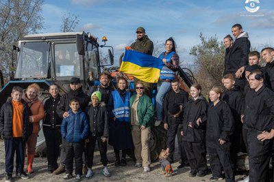 З Куяльницького лиману дістали півсотні автомобільних шин та прибрали сміття з території біля водойми З Куяльницького лиману дістали півсотні автомобільних шин та прибрали сміття з території біля водойми