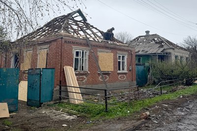 "Я відлетіла, мене завалило". Жительки Слов’янська розказали про удари російськими "Геранями" проти ночі 10 квітня "Я відлетіла, мене завалило". Жительки Слов’янська розказали про удари російськими "Геранями" проти ночі 10 квітня
