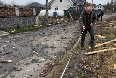 Екоінспектори фіксують екологічні збитки внаслідок атаки РФ по Житомирщині Екоінспектори фіксують екологічні збитки внаслідок атаки РФ по Житомирщині