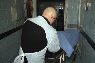 "Вдень — морг, увечері — пілон": паталогоанатом із Житомира розповів, як поєднує роботу та хобі
