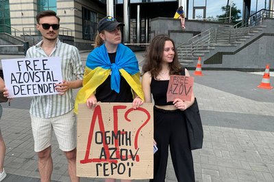 "Байдужість вбиває": в Києві пройшла акція на підтримку військовополонених "Байдужість вбиває": в Києві пройшла акція на підтримку військовополонених