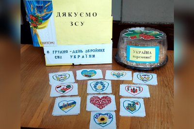 Майстриня з громади на Житомирщині створює вишиті QR-коди та обереги для військових Майстриня з громади на Житомирщині створює вишиті QR-коди та обереги для військових