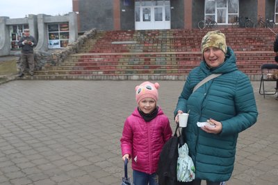 В Охтирці місцевих жителів благодійники частували казахським пловом В Охтирці місцевих жителів благодійники частували казахським пловом