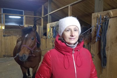 "Коні заспокоюють мене і сина", — переселенка з Краматорська Яна Стропіль "Коні заспокоюють мене і сина", — переселенка з Краматорська Яна Стропіль