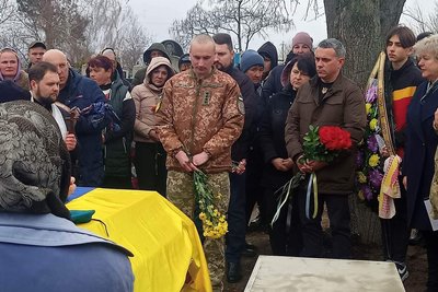 На Одещині прощалися з військовим, який загинув поблизу Мар'їнки На Одещині прощалися з військовим, який загинув поблизу Мар'їнки