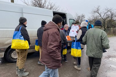Миколаївські волонтери доставили гуманітарну допомогу в деокуповане село на Херсонщині