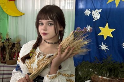 "Символ Рідзва" — у громаді на Житомирщині ліцеїстів навчали плести солом'яні дідухи "Символ Рідзва" — у громаді на Житомирщині ліцеїстів навчали плести солом'яні дідухи