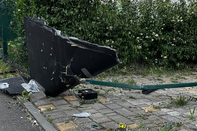 Уламки російського безпілотника, який впав в Індустріальному районі Харкова, 10 червня 2026 року Уламки російського безпілотника, який впав в Індустріальному районі Харкова, 10 червня 2026 року