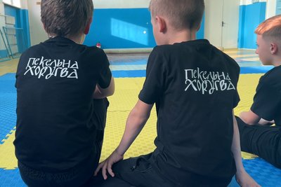 Ветеран навчає дітей двоборству у Дубні на Рівненщині Ветеран навчає дітей двоборству у Дубні на Рівненщині