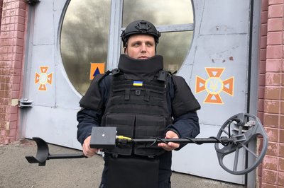 "Росіяни знищують абсолютно все": як одеські піротехніки розміновують деокуповані території "Росіяни знищують абсолютно все": як одеські піротехніки розміновують деокуповані території