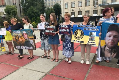 Пам'ятаємо про теракт в Оленівці — в Житомирі провели акцію на підтримку військовополонених та зниклих безвісти Пам'ятаємо про теракт в Оленівці — в Житомирі провели акцію на підтримку військовополонених та зниклих безвісти