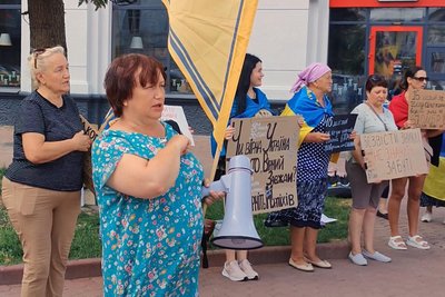 "Ми прийшли боротися за них, бути їхнім голосом": у Хмельницькому відбулася традиційна акція "Поверніть Героїв з полону" "Ми прийшли боротися за них, бути їхнім голосом": у Хмельницькому відбулася традиційна акція "Поверніть Героїв з полону"