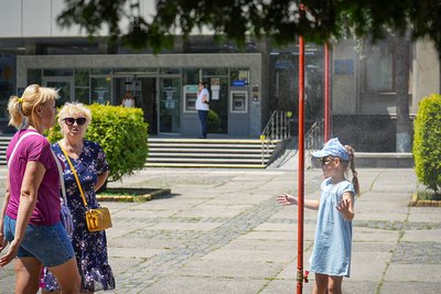 В Ужгороді встановили водяну рамку-розпилювач В Ужгороді встановили водяну рамку-розпилювач