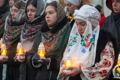 Як у Житомирі вшанували пам'ять жертв голодоморів: фоторепортаж Як у Житомирі вшанували пам'ять жертв голодоморів: фоторепортаж