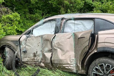 Машина, що врізалася в зупинку у Коротичі, 12 травня 2025 року Машина, що врізалася в зупинку у Коротичі, 12 травня 2025 року