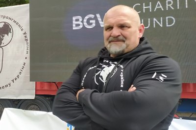 Головний суддя змагань "Сильні України" Василь Вірастюк Головний суддя змагань "Сильні України" Василь Вірастюк
