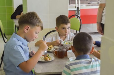 Гарбузова каша та компот без цукру — у ліцеях громади на Житомирщині оновили меню для учнів та відремонтували харчоблоки Гарбузова каша та компот без цукру — у ліцеях громади на Житомирщині оновили меню для учнів та відремонтували харчоблоки