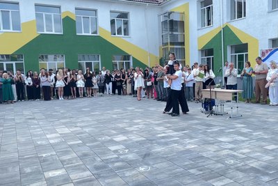 У Малині відновили пошкоджений внаслідок російських обстрілів ліцей — у ньому навчатиметься пів тисячі учнів У Малині відновили пошкоджений внаслідок російських обстрілів ліцей — у ньому навчатиметься пів тисячі учнів