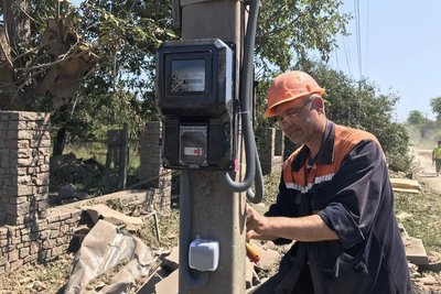 Жителям села Березина Житомирського району відновили електропостачання після вибухів Жителям села Березина Житомирського району відновили електропостачання після вибухів