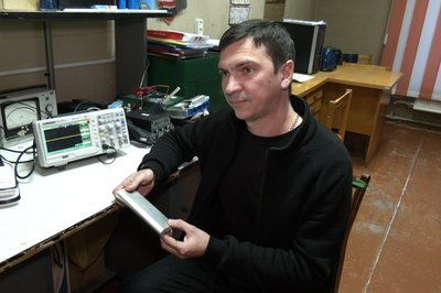 Школярі у Луцьку переробляють електронні сигарети на павербанки для військових Школярі у Луцьку переробляють електронні сигарети на павербанки для військових