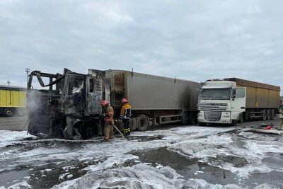 На Одещині горіла вантажівка: водій отруївся продуктами горіння